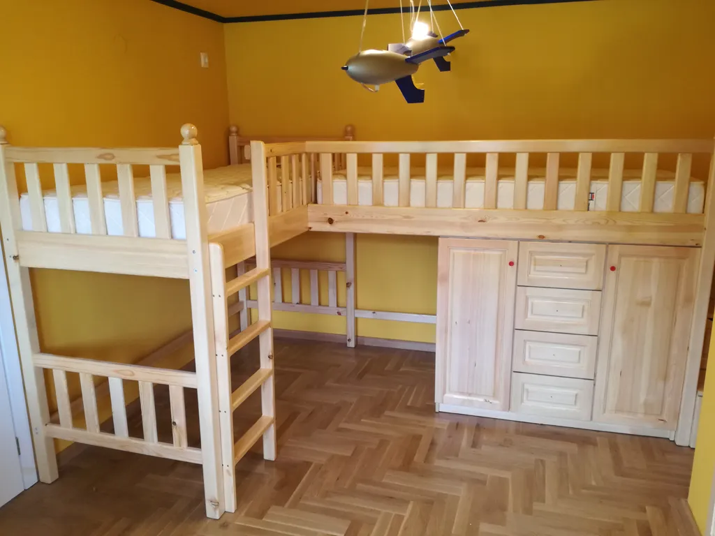 Ъглови двуетажни легла